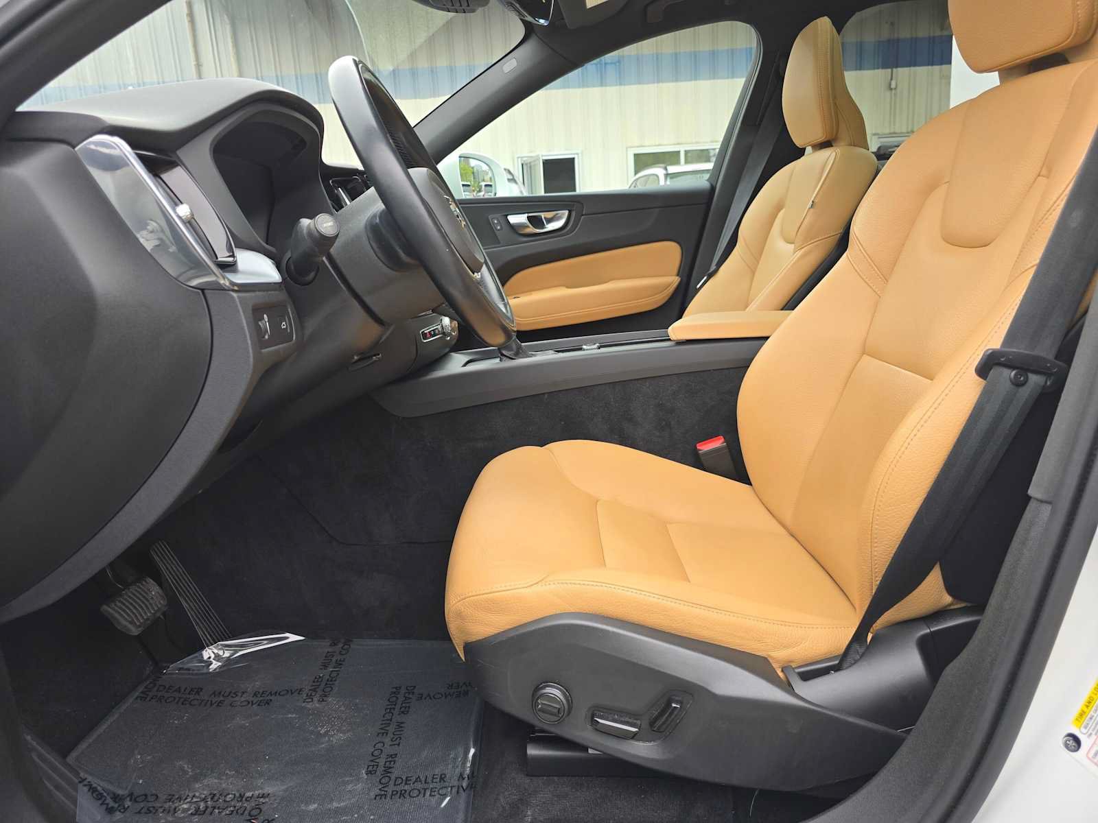 Used 2020 Volvo XC60 T5 Momentum w/ Protection Package AWD/4WD image 19