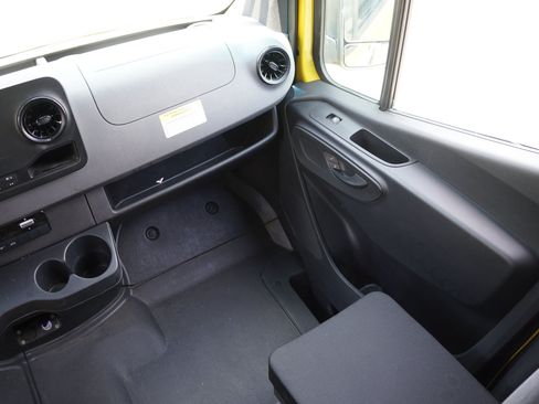 Used 2021 Mercedes-Benz Sprinter 2500 w/ Acoustic Package image 29