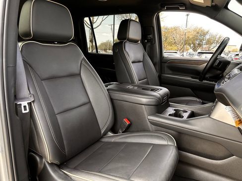 Used 2024 Chevrolet Suburban Premier RWD image 28