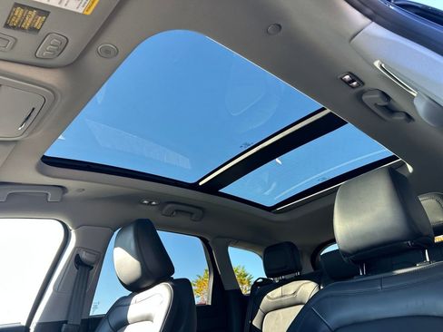 Used 2022 Lincoln Corsair AWD w/ Premium Package image 22