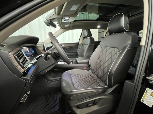 Certified 2024 Volkswagen Atlas SEL Premium R-Line image 11