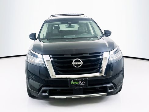 Used 2023 Nissan Pathfinder SL AWD/4WD image 2
