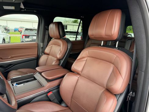 Used 2025 Lincoln Navigator Reserve AWD/4WD image 13