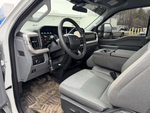 Used 2025 Ford F350 XLT w/ FX4 Off-Road Package image 14
