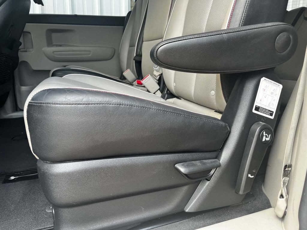 Used 2019 Kia Sedona EX w/ Paint Protection Package FWD image 20
