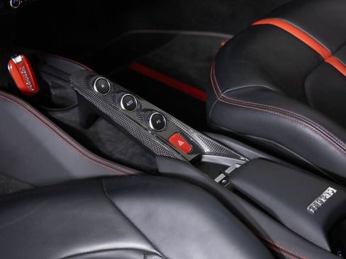 Used 2020 Ferrari F8 Tributo image 25