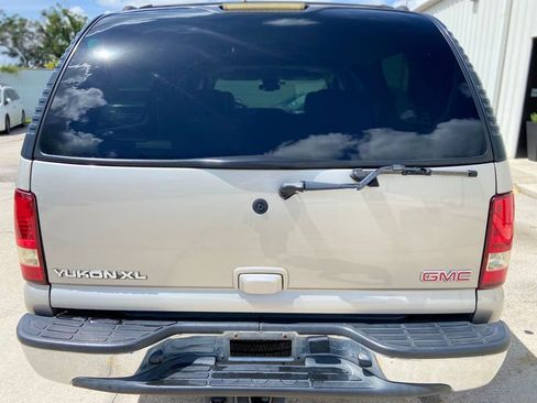 Used 2004 GMC Yukon XL SLT w/ Preferred Equipment Group RWD image 4