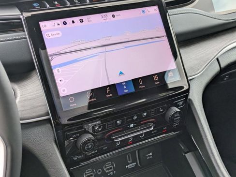 Used 2023 Jeep Grand Cherokee 4WD 4xe w/ Luxury Tech Group II image 13