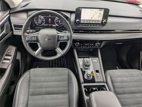 Used 2023 Mitsubishi Outlander SE image 33
