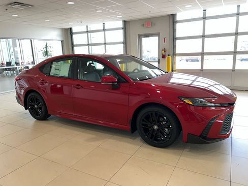 New 2026 Toyota Camry SE w/ Convenience Package FWD image 1