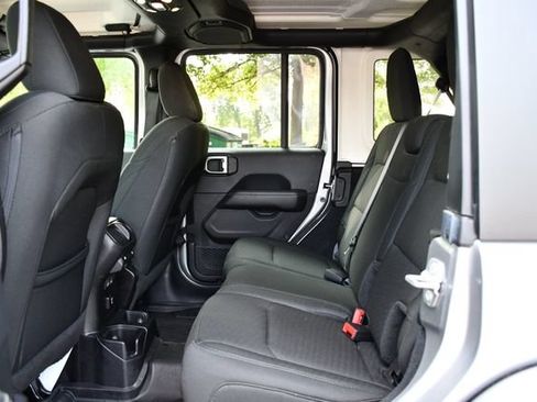 Used 2019 Jeep Wrangler Unlimited Sahara AWD/4WD image 21