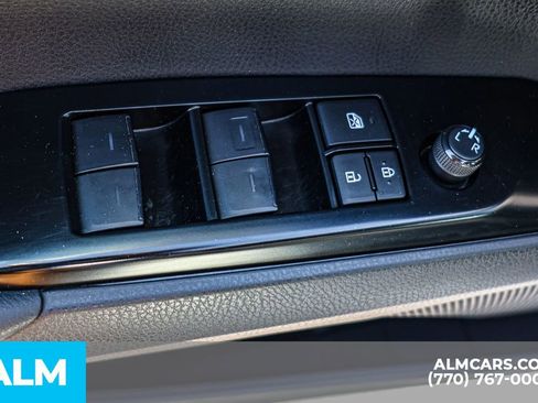 Used 2025 Toyota Camry SE image 48