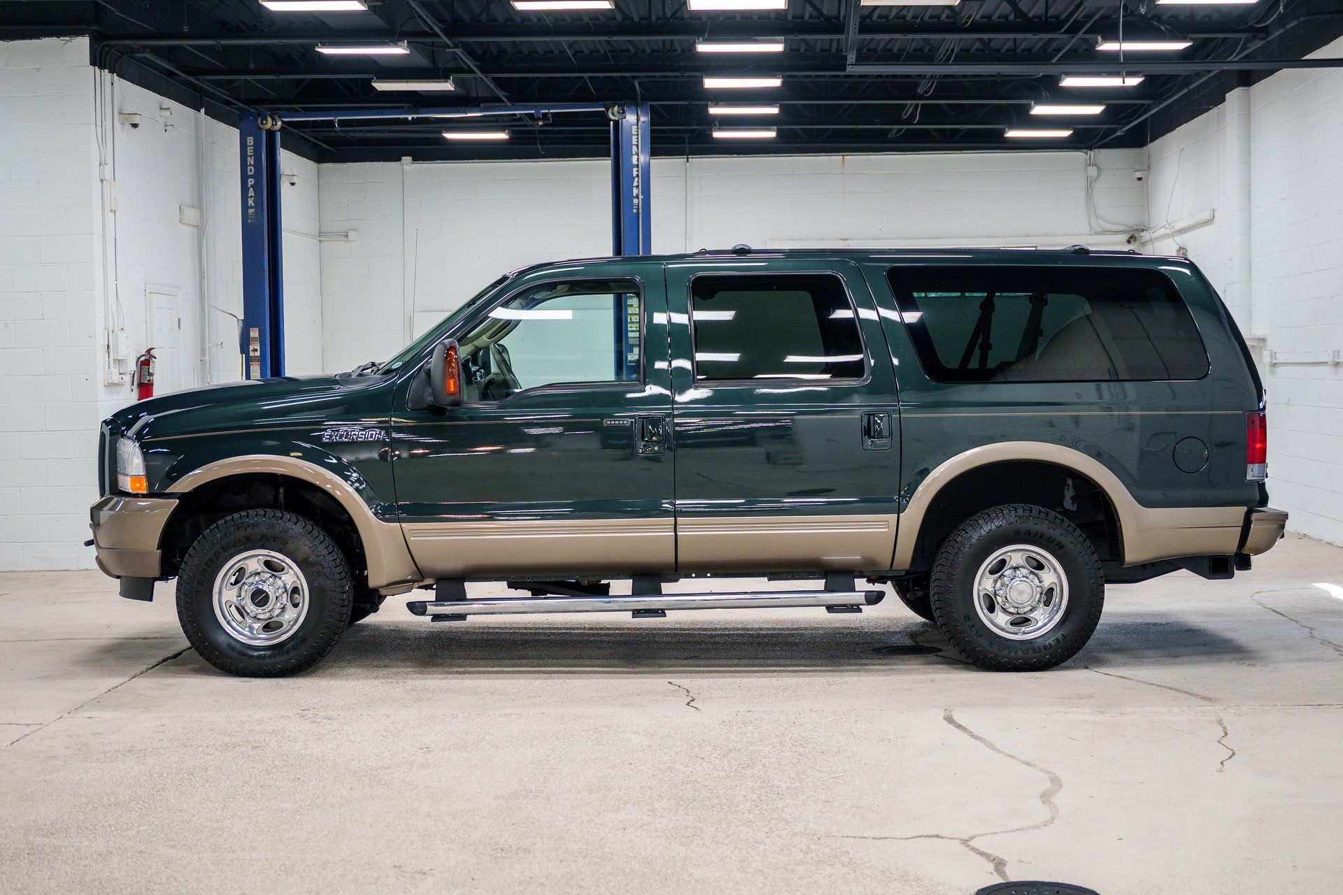 Used 2004 Ford Excursion Eddie Bauer AWD/4WD image 13