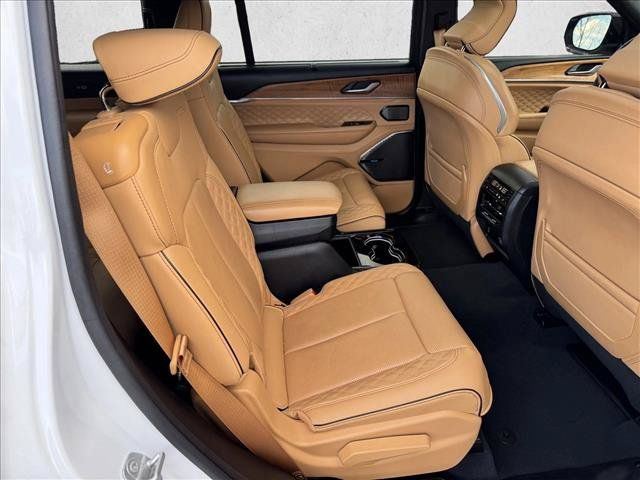 Used 2025 Jeep Grand Cherokee L Summit AWD/4WD image 20