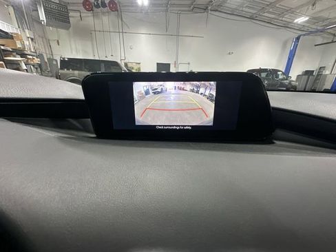 Used 2019 MAZDA MAZDA3 Hatchback w/ Preferred Package FWD image 29