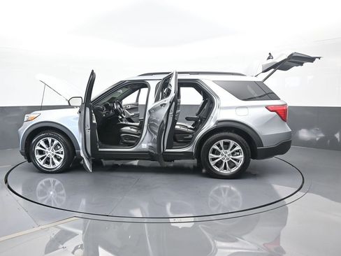 Used 2022 Ford Explorer XLT w/ Equipment Group 202A image 71