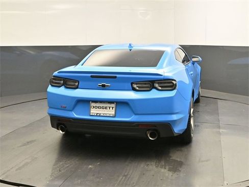 Used 2022 Chevrolet Camaro LT w/ RS Package image 8