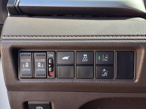 Used 2018 Honda Odyssey EX-L image 17