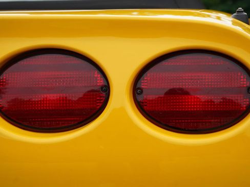 Used 2000 Chevrolet Corvette Convertible w/ Memory Pkg RWD image 33