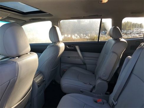 Used 2011 Toyota Highlander 4WD image 7
