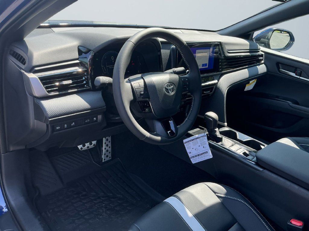 Used 2025 Toyota Camry SE FWD image 10