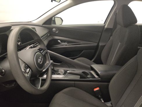 Used 2022 Hyundai Elantra SE FWD image 17