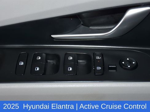 Used 2025 Hyundai Elantra Limited FWD image 23