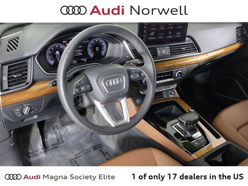 Used 2023 Audi Q5 2.0T Premium Plus w/ Premium Plus Package AWD/4WD image 2