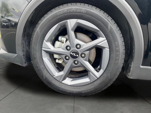 Used 2025 Kia K4 FWD image 2