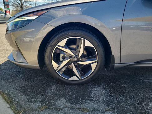 Used 2023 Hyundai Elantra SEL w/ Convenience Package FWD image 9