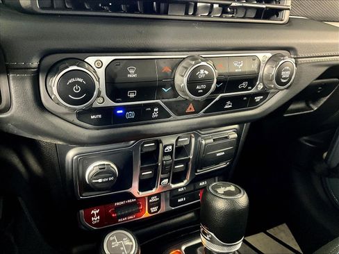 Used 2024 Jeep Wrangler Unlimited Rubicon 4xe AWD/4WD image 15