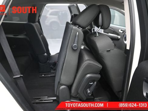 Used 2019 Dodge Journey SE FWD image 31