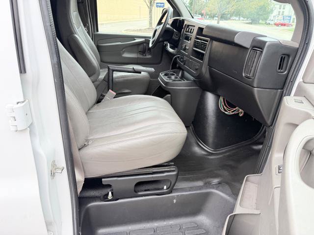 Used 2015 Chevrolet Express 2500 RWD image 10