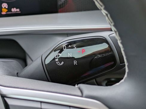 New 2026 Volkswagen Tiguan SE FWD image 37