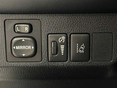 Used 2018 Toyota RAV4 LE w/ Carpet Mat Package AWD/4WD image 16