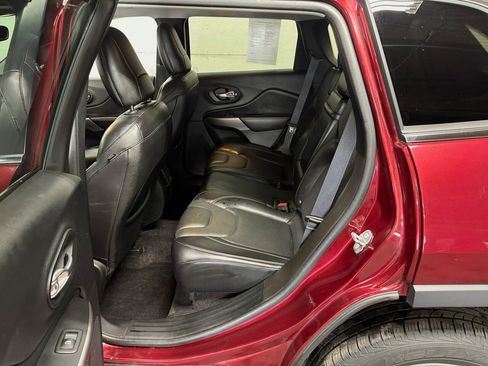Used 2019 Jeep Cherokee Limited AWD/4WD image 11