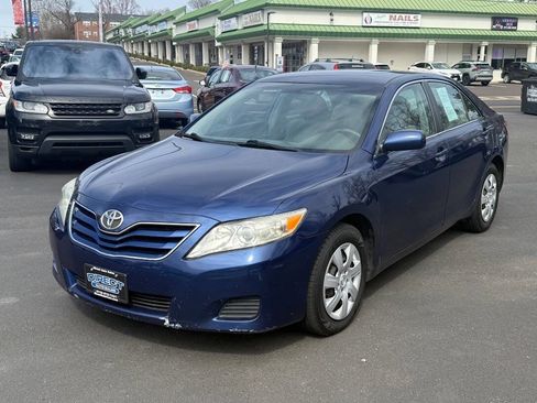 Used 2011 Toyota Camry LE image 5