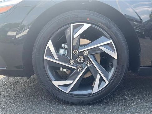New 2025 Hyundai Elantra Sport image 12
