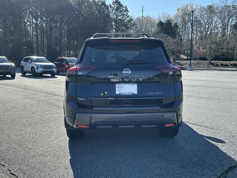 Certified 2025 Nissan Rogue SL w/ SL Premium Package AWD/4WD image 8