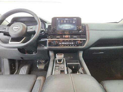 Used 2025 Nissan Pathfinder SL FWD image 26