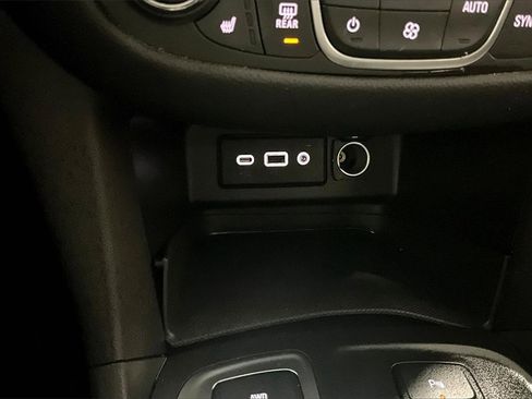 Used 2022 Chevrolet Equinox LT image 16