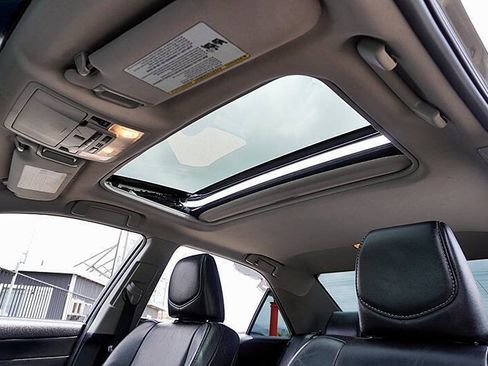 Used 2013 Toyota Camry SE w/ Leather Pkg FWD image 15