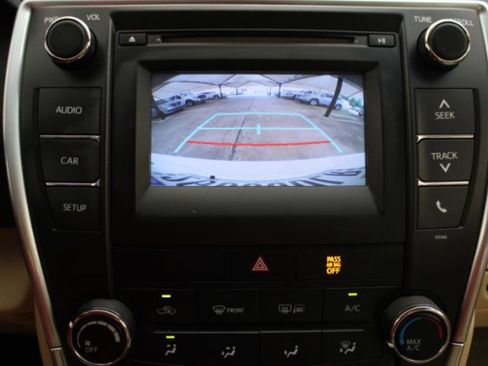 Used 2015 Toyota Camry LE image 17