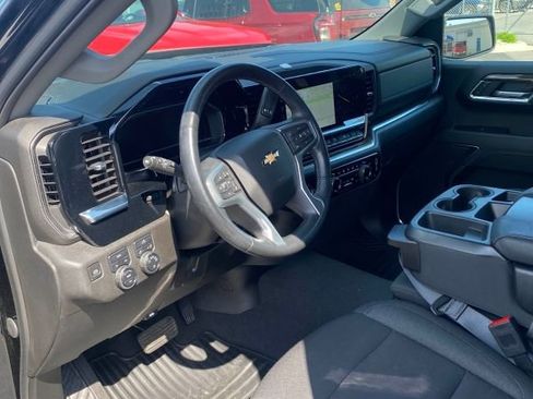 Used 2023 Chevrolet Silverado 1500 LT AWD/4WD image 7