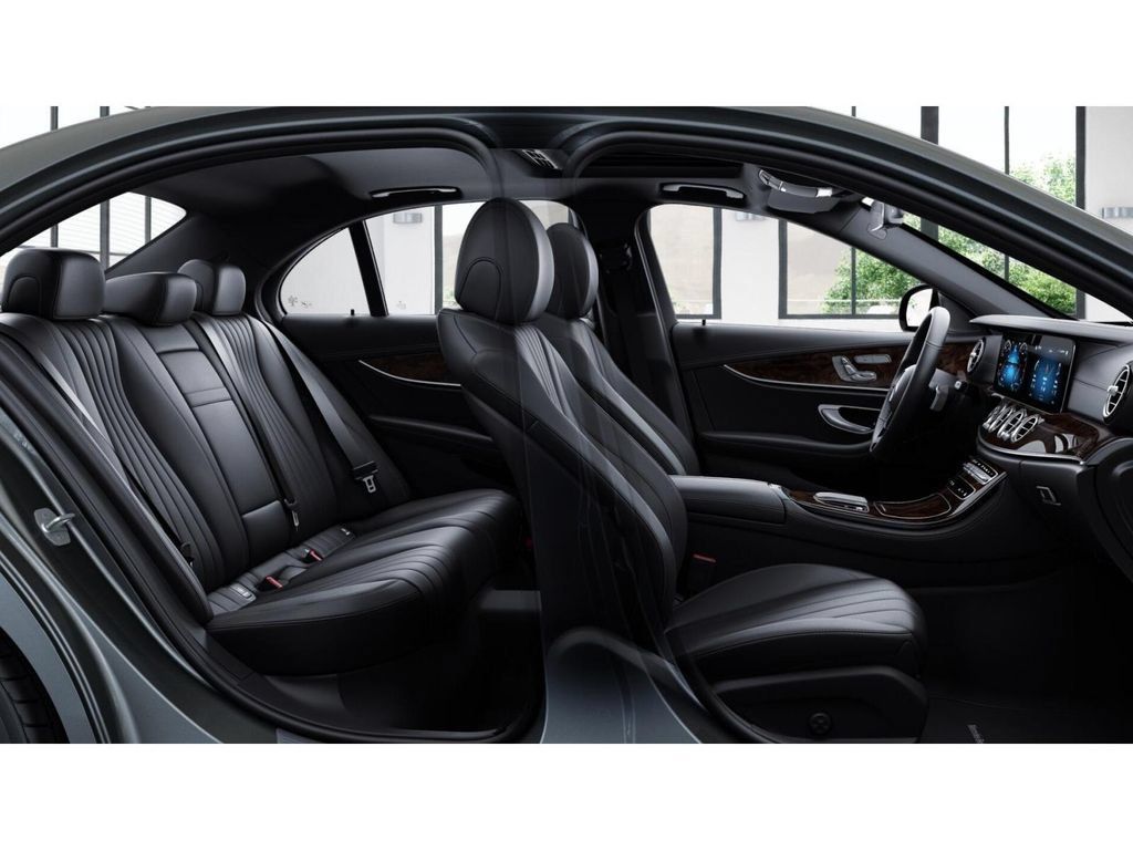 Used 2023 Mercedes-Benz E 350 4MATIC Sedan image 6