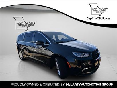 New 2026 Chrysler Pacifica Select