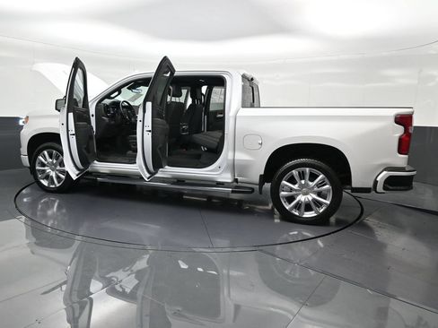 Used 2025 Chevrolet Silverado 1500 High Country w/ High Country Premium Package AWD/4WD image 34