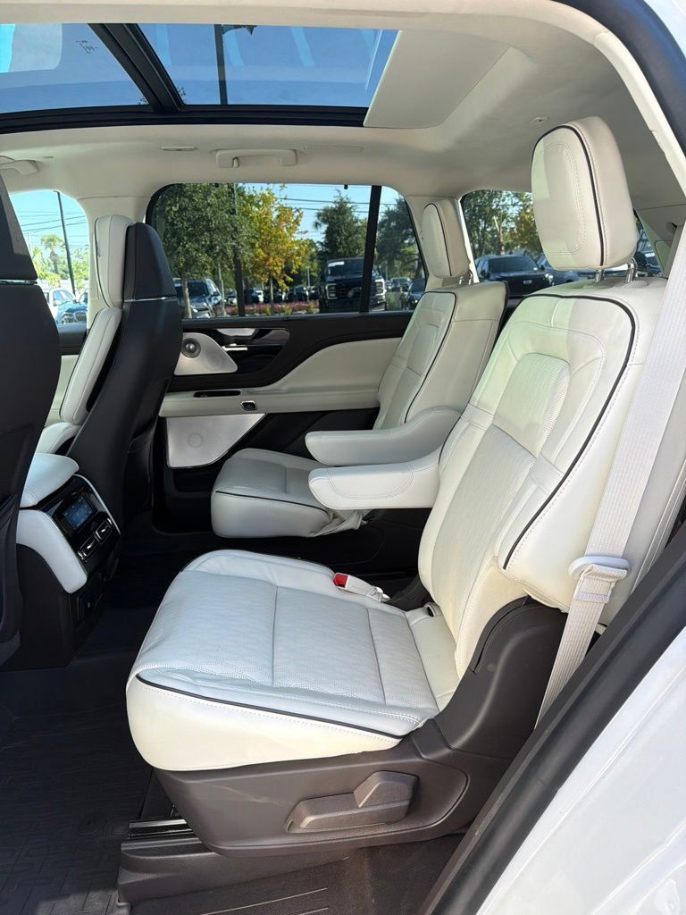 Used 2024 Lincoln Aviator Black Label w/ Jet Package AWD/4WD image 7