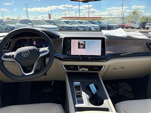 New 2026 Volkswagen Atlas SE image 12