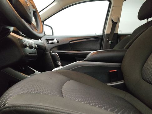 Used 2019 Dodge Journey SE w/ Blacktop Package FWD image 17